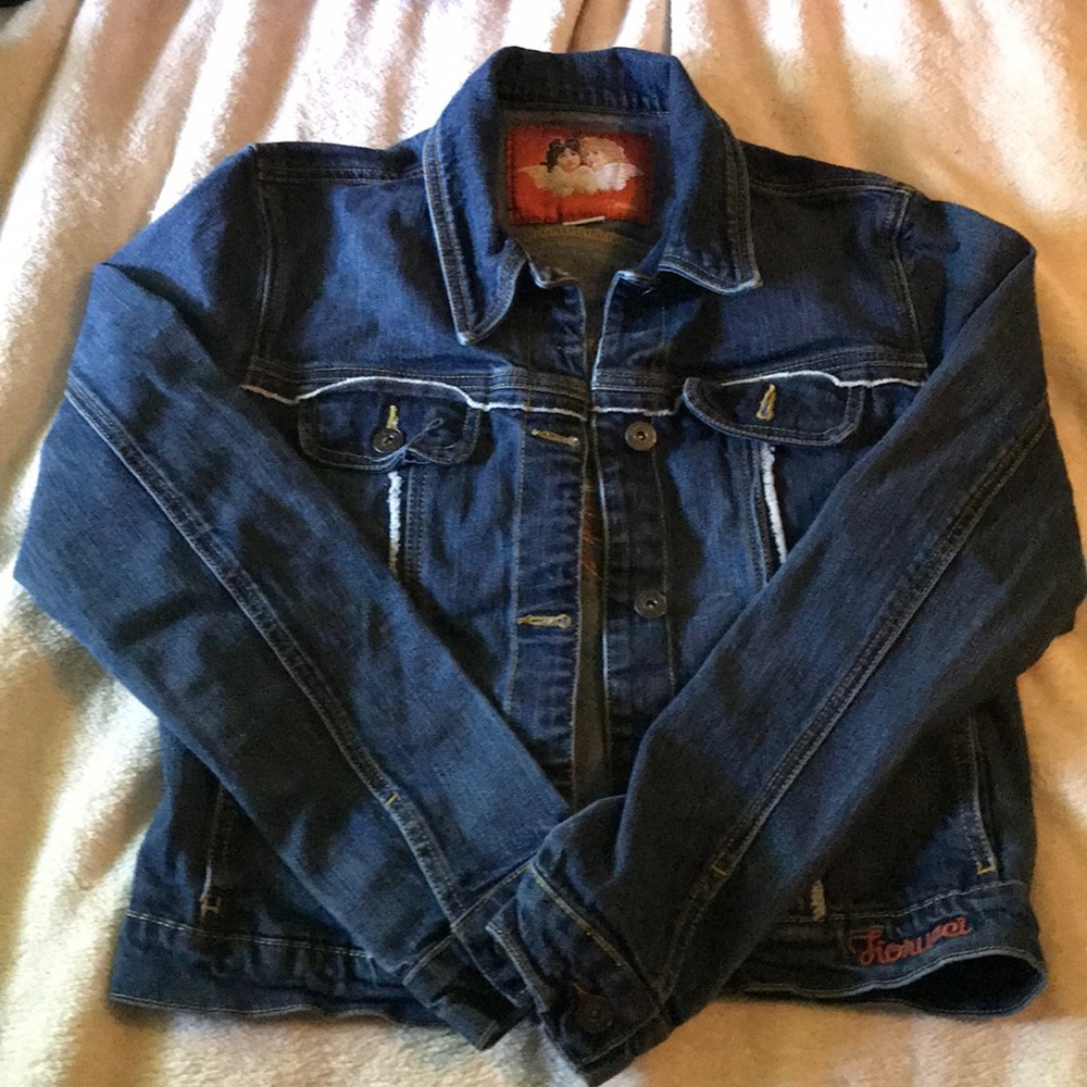 This is a very nice jean jacket.